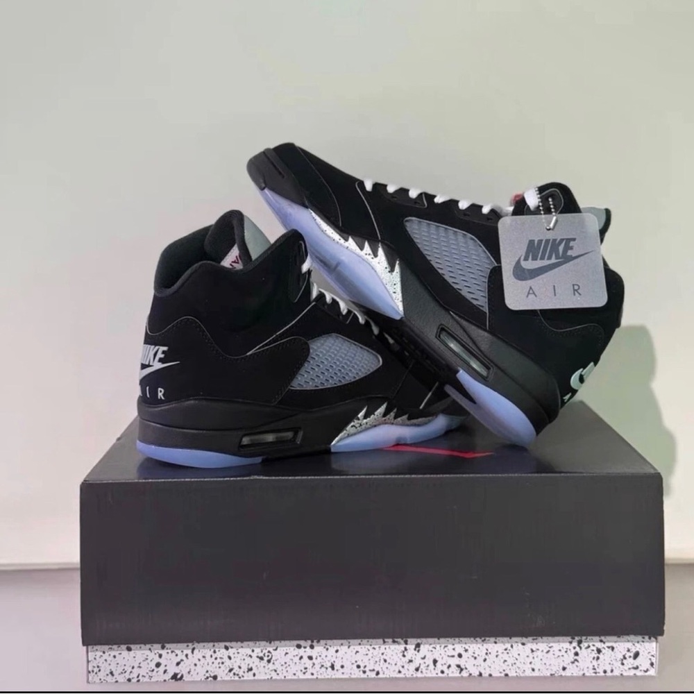 Nike “BLACK METALLIC” JORDAN 5